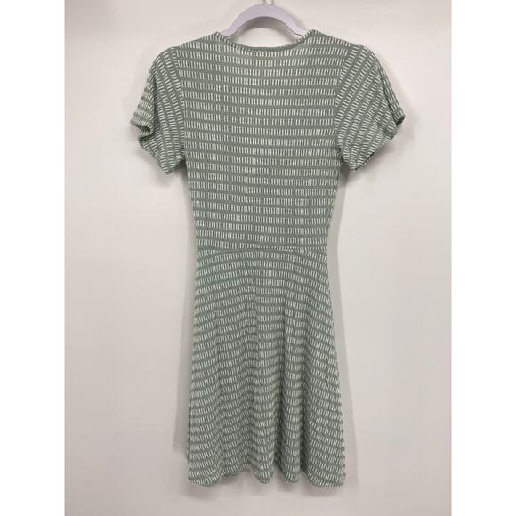 Caution to the Wind Green White Striped Short Sleeve Stretchy Dress NEW Small - Picture 10 of 10
